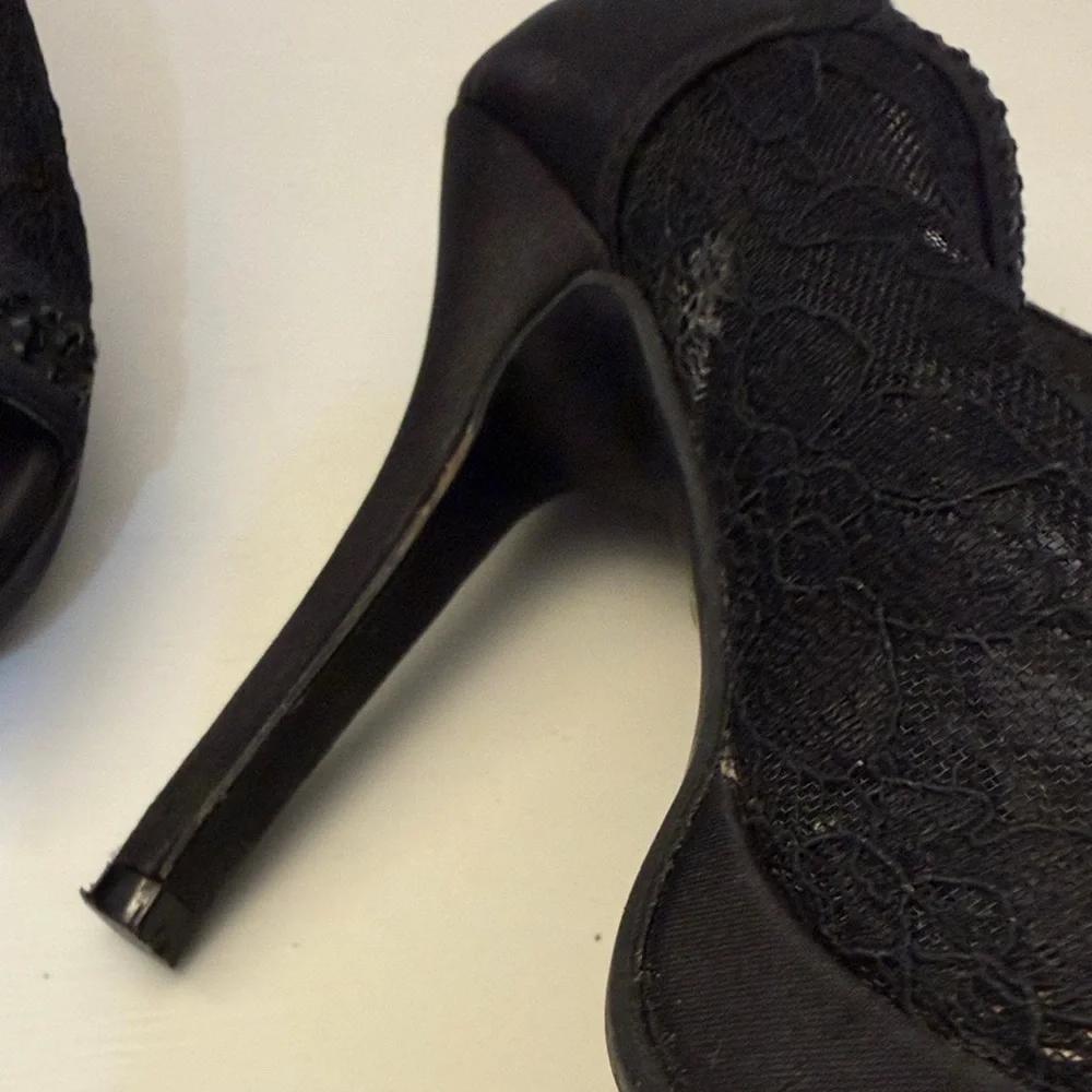 Michaelangelo Black Lace Peep-Toe Heels - Picture 9 of 9